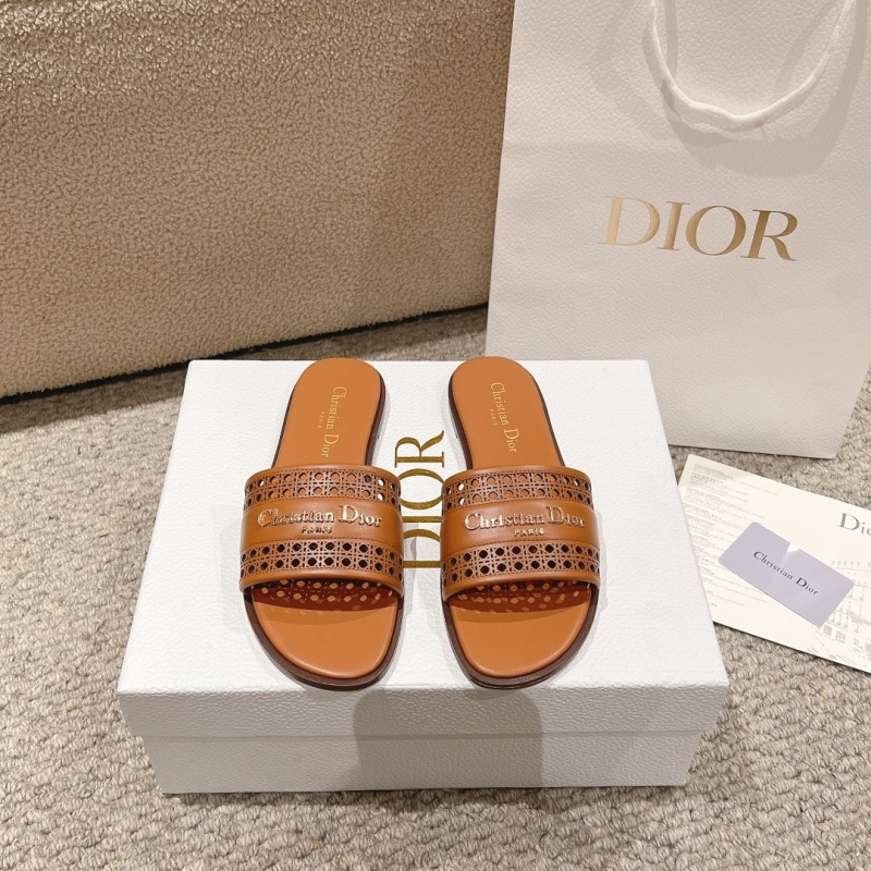 ch**an D*or slippers
